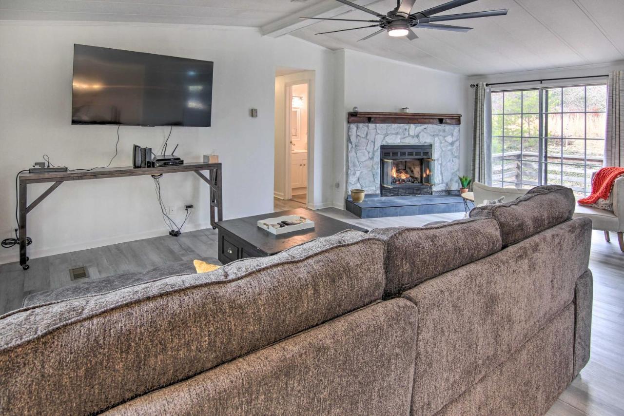 Cozy Asheville Cottage With Grill And Fire Pit! Екстер'єр фото